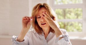 6 Early Warning Signs of Cataracts You Shouldn’t Ignore